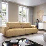 sofa nowoczesna w jasnym salonie