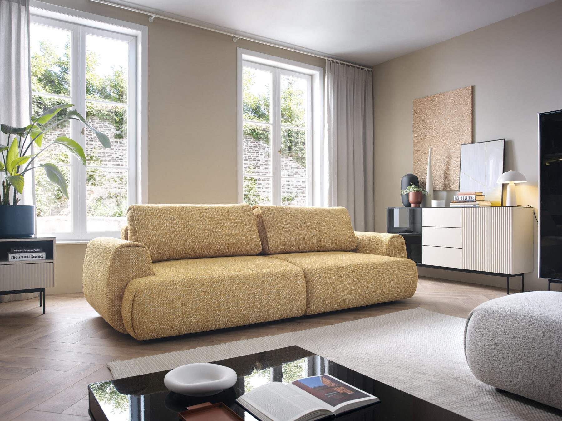 sofa nowoczesna w jasnym salonie